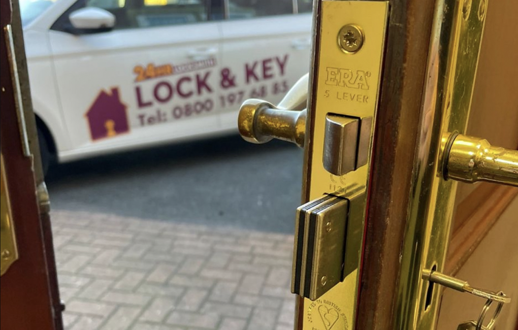Your Lock and Key Barnsley Locksmith Arriving at a Property